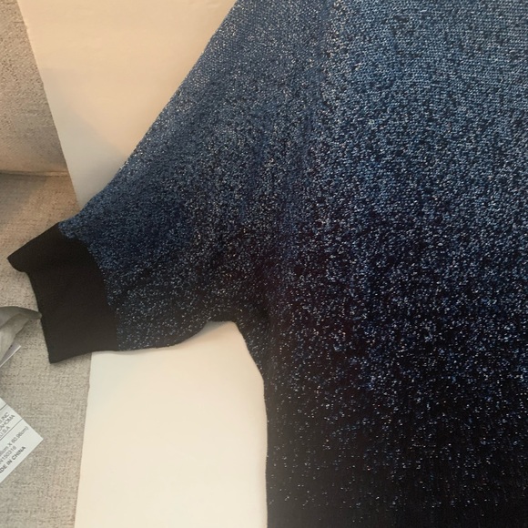 A sweater with bell sleeves two tone blue with black - Picture 5 of 6